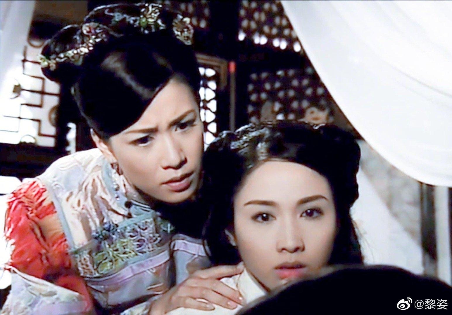 黎姿與家人共遊樂園，3​個​女兒穿著普通接地氣，弟弟坐輪椅