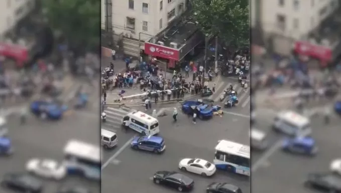 疯狂保时捷撞伤3行人，肇事者已经75岁