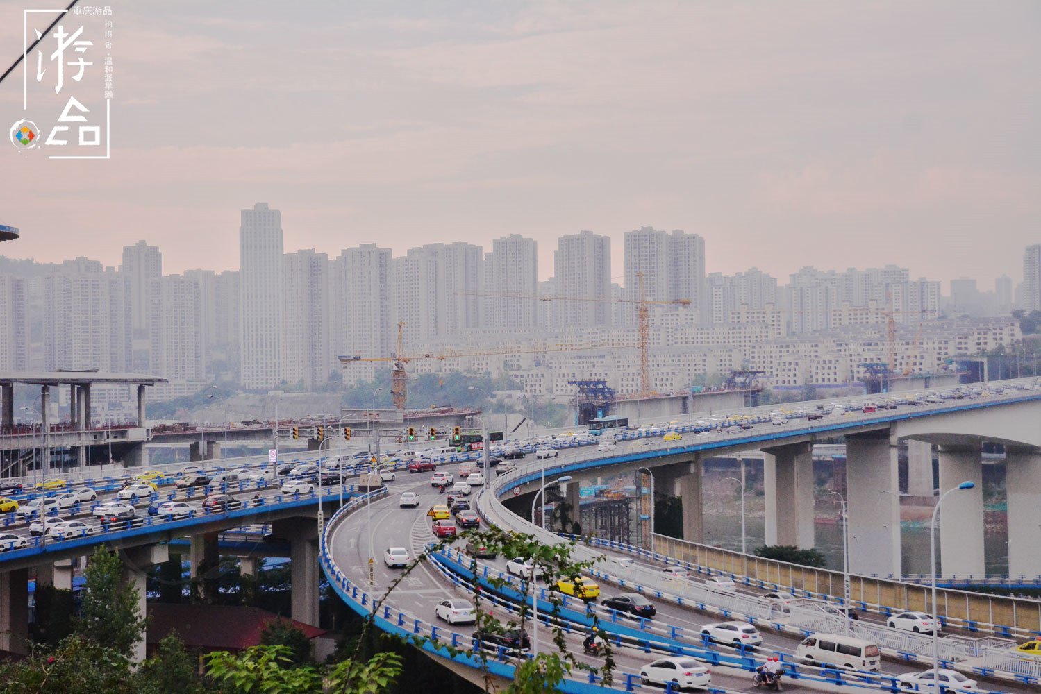 在重庆佛图关寻找“巴山夜雨”，爬完数不尽的台阶，结果令人失望