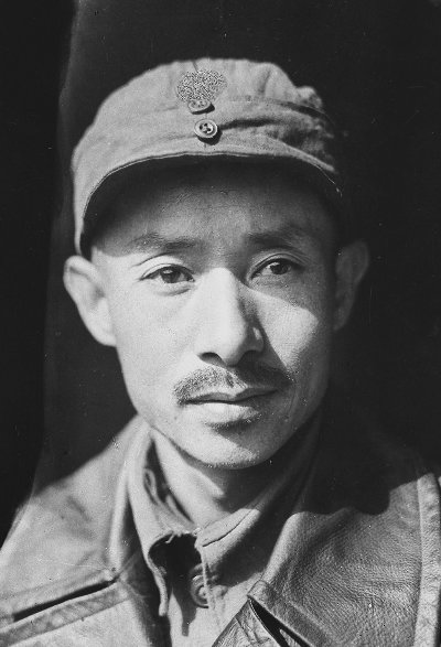 1951�꣬�Ͼ�һ��̯���˱��������ߣ���������Ϊ�����棬զ���£�