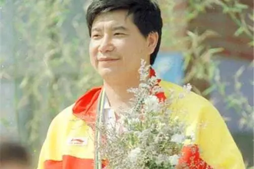 奥运六朝元老，赛场晕倒错失金牌，“射击教父”王义夫的老枪传奇