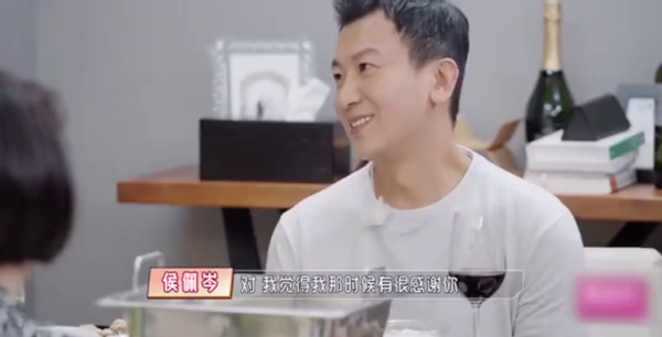 侯佩岑首談產後細節，感激富豪老公扶她上廁所，黃柏俊回應太高明