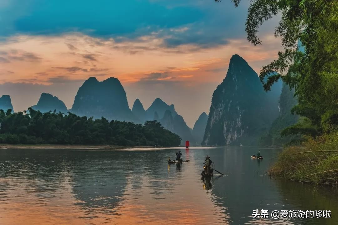 The best place to travel in October-November, the late autumn tour bus is about to depart