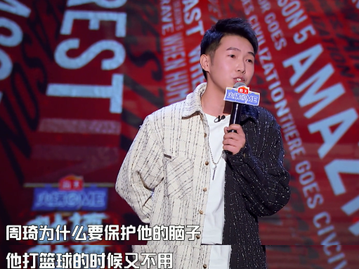 激起体育圈“骂战”，还被新华社点名，《吐槽