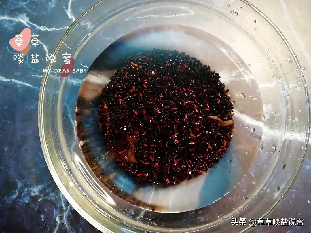 黑米糕真心不难做，只要有黑米和鸡蛋牛奶就能成