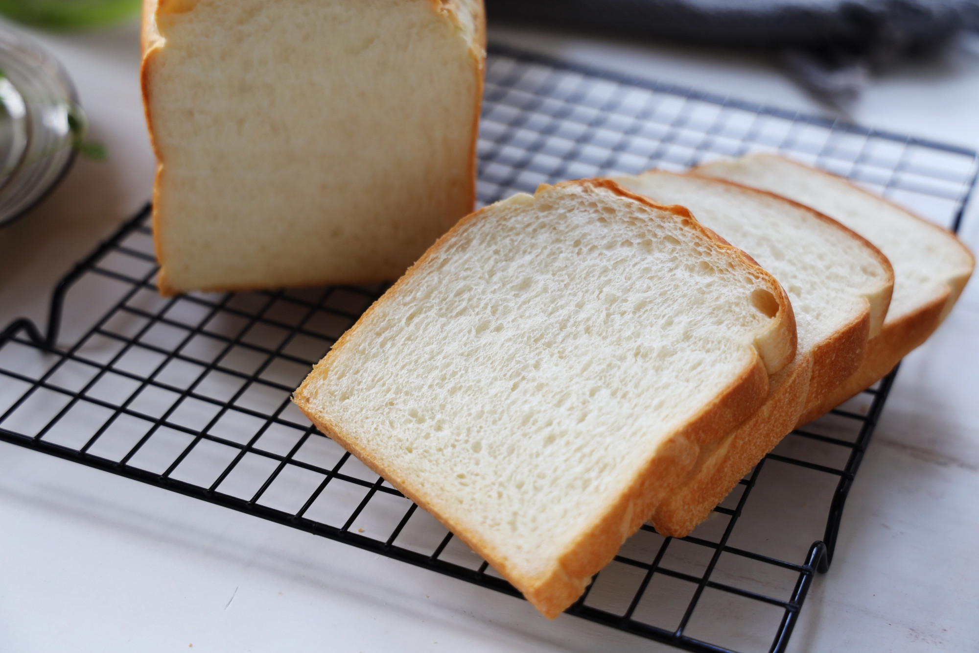 外面一个几十块的吐司别再买了，在家做又香又软，好吃无添加