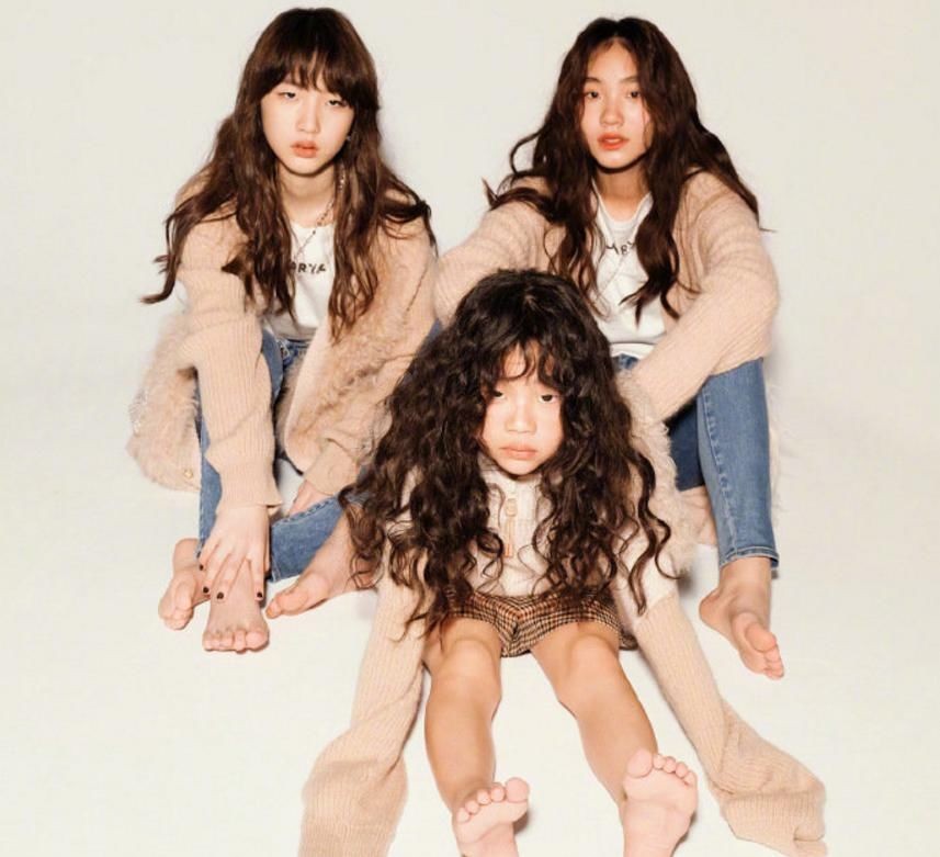 小S调侃女儿撞脸体操运动员，爆炸头无辜脸，幽默称运动员是儿子