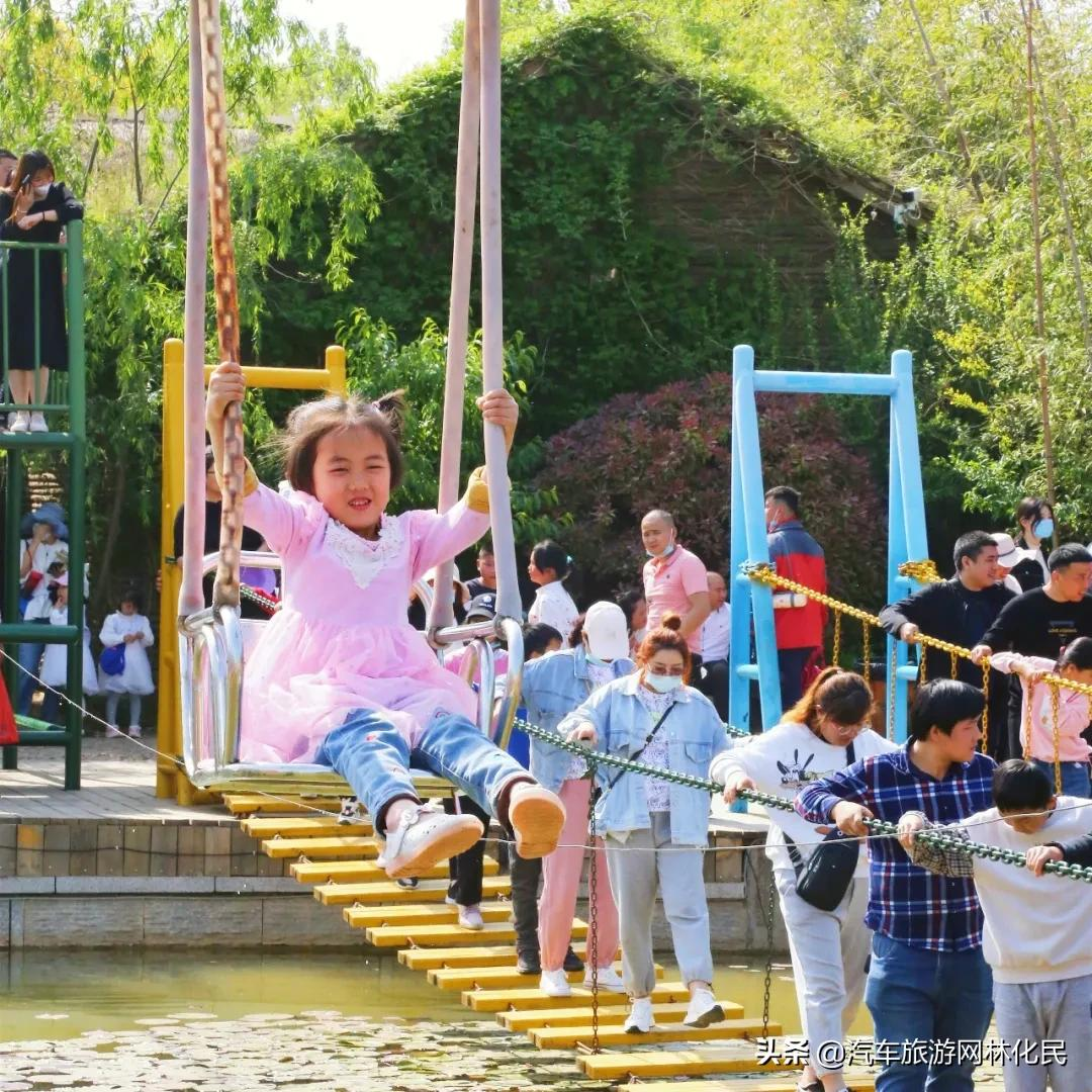 “五一”乐翻天，龙园景区游人如织，秩序井然
