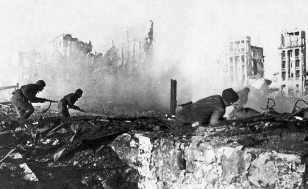 战争之初，苏联每月人口锐减60万，为何后期军队