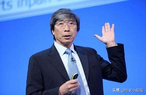 医药首富加入美国后捐百亿，替美攻克科研难题，现被美国人骂垃圾