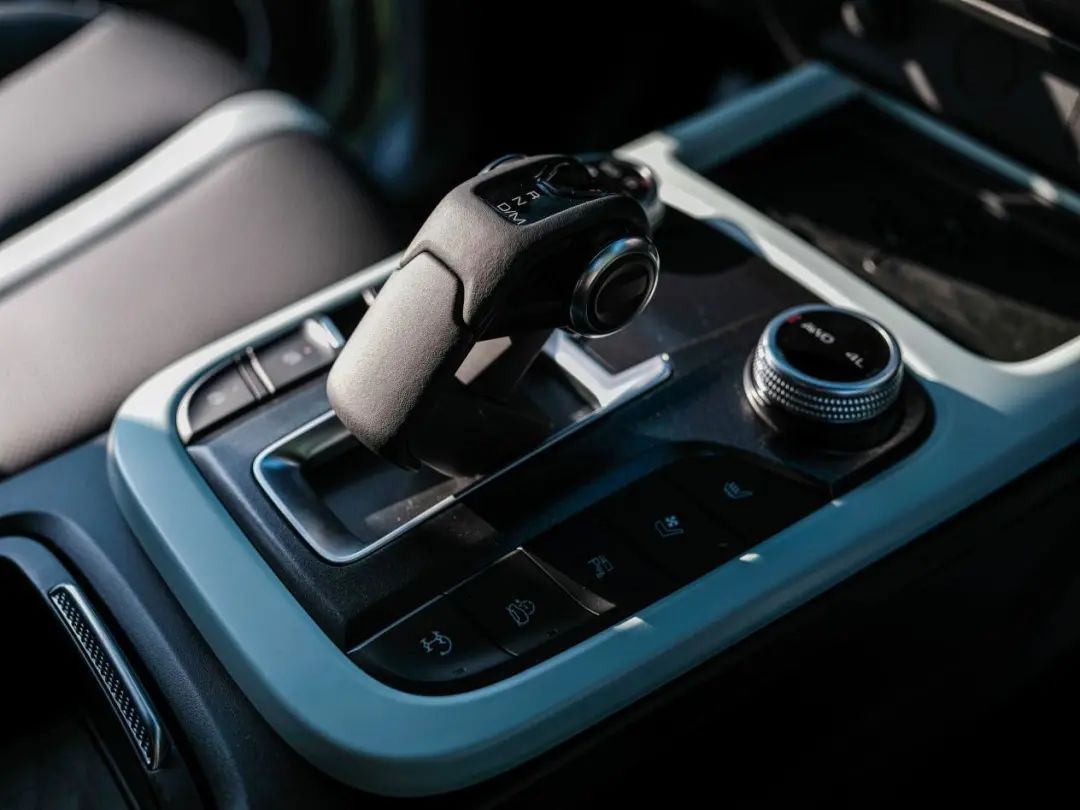 取消前后差速锁，换装智能四驱！抢先试驾坦克300城市版