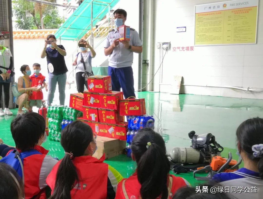 小天使们与“单身汉”“约会”了——记红色文化小天使慰问消防救援员