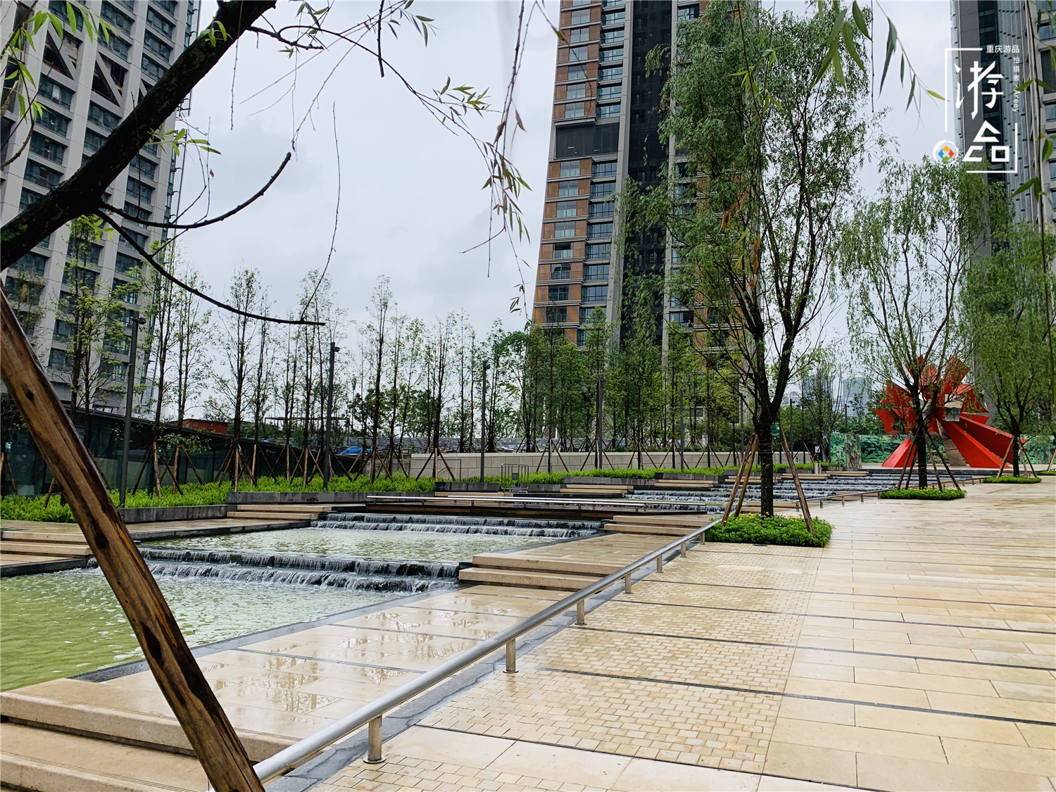 重庆来福士的山城花园，超脱现代的未来感，看两江四岸的最佳地点