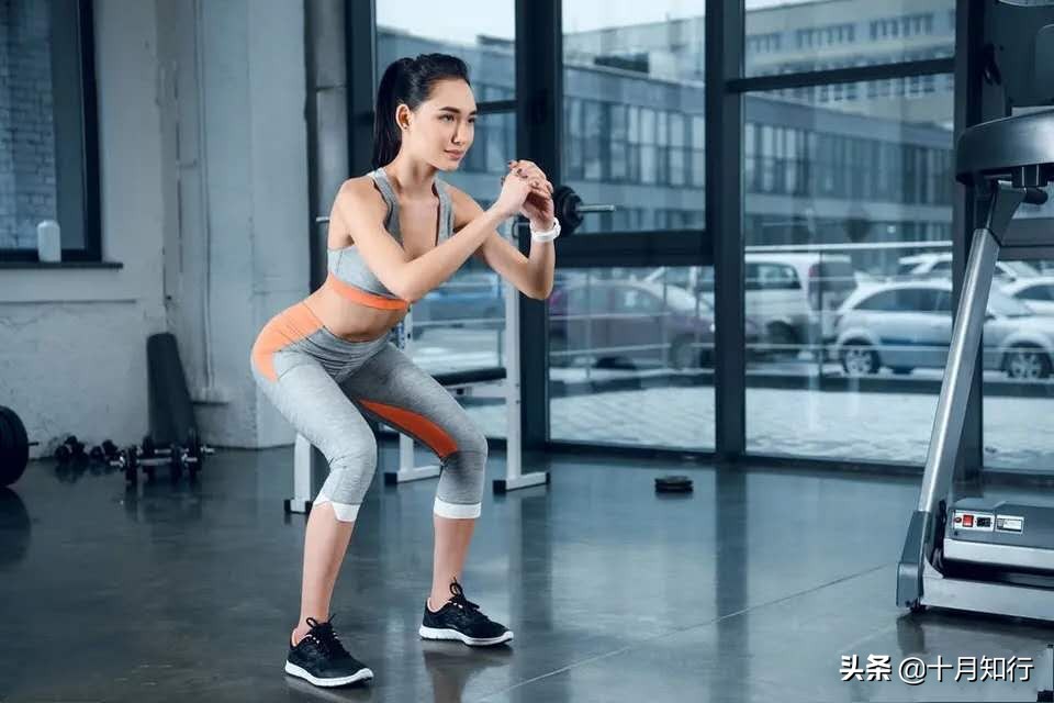 深蹲跳有什么作用  深蹲跳的标准动作  