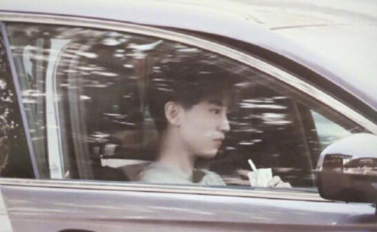 当明星太难！陈志朋凌晨晒坐轮椅的照片，月薪只有5000元？