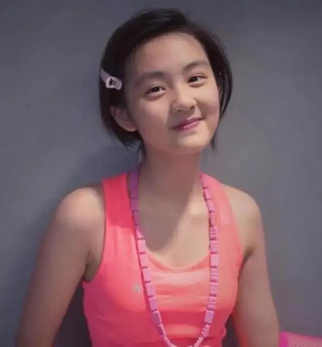 黄磊为女儿多多报警后现身，依然愁眉苦脸，为孩子的事操碎心