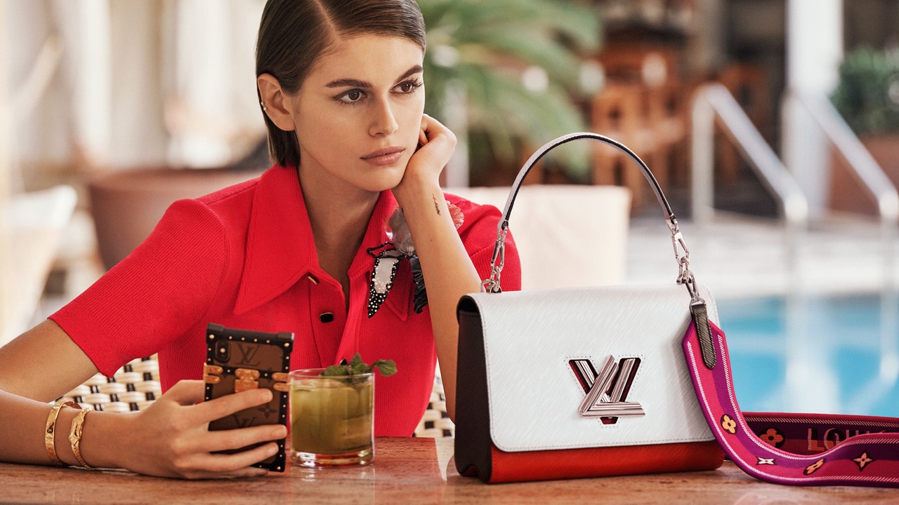 Kaia Gerber与Louis Vuitton的时髦相遇！Twist Bag缤纷色系登场