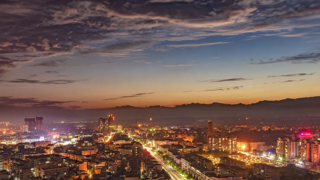 高速15分钟直达，这座城市比成都更安逸，却有