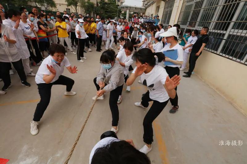 三原县医院庆祝“5.12”国际护士节拔河比赛