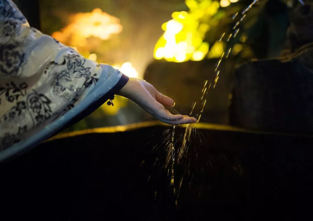 35句落寞诗词，句句凄美，说尽你寂寞的心事