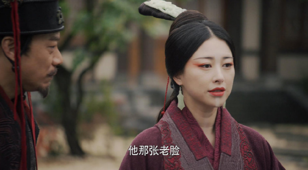 《有翡》开播！赵丽颖又用磨皮滤镜，王一博脸长、法令纹深