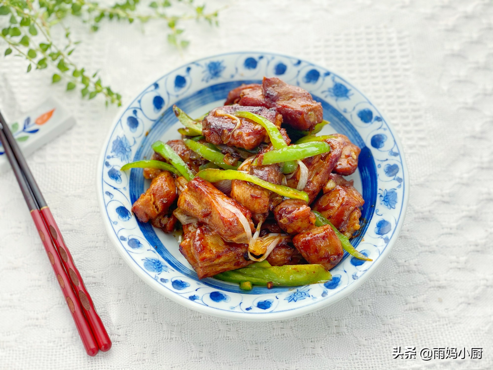 排骨别只会煲汤了，试试这做法，软嫩入味又下饭，好吃到吮手指