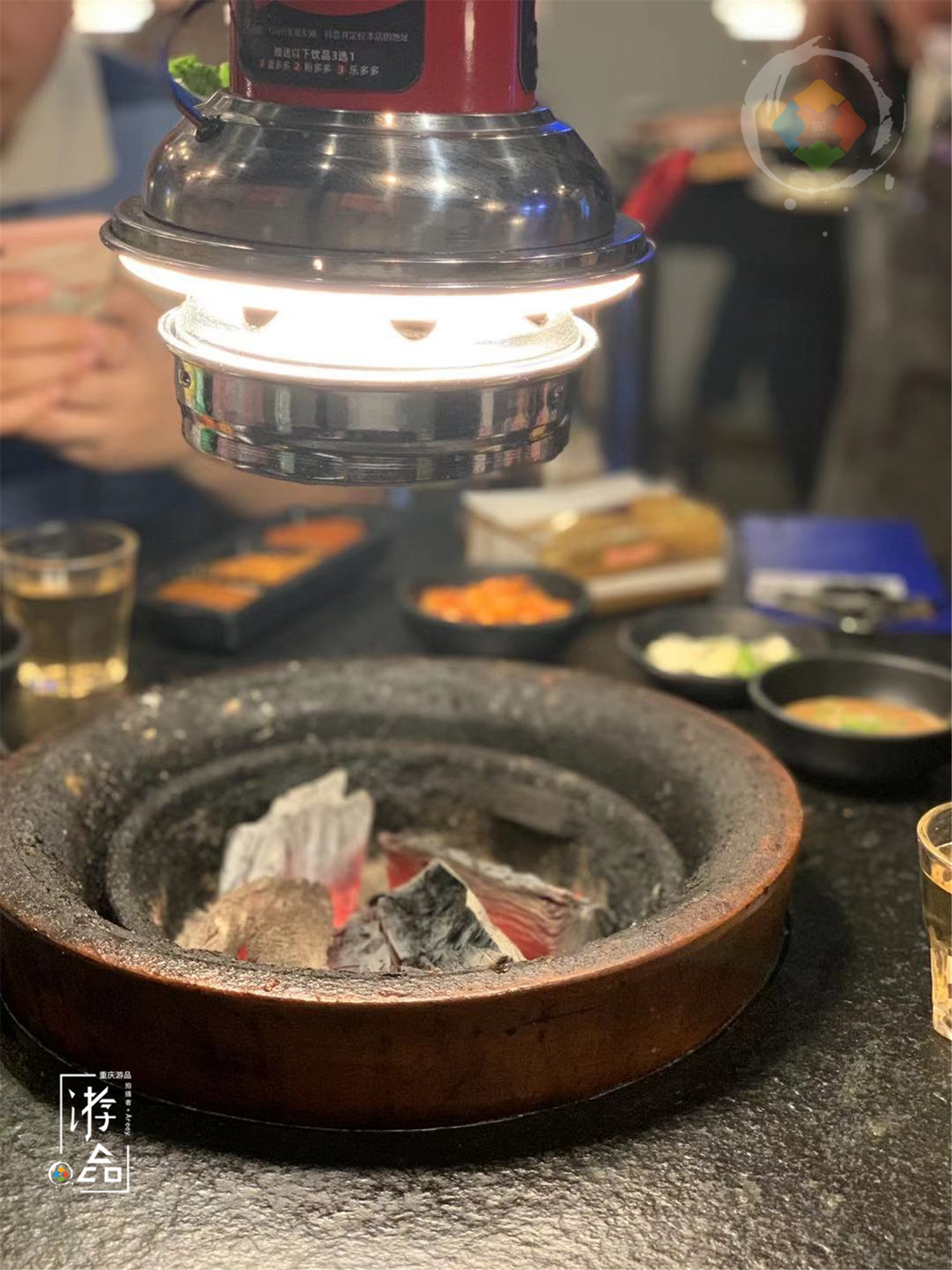 来历不明的东北烤肉，需要蘸着麻酱吃，重庆人纷纷表示拒绝