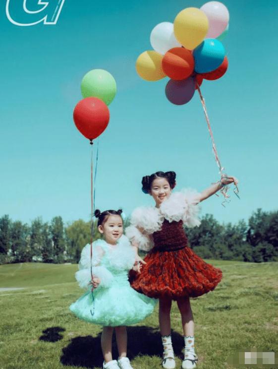 8岁阿拉蕾给妹妹做早餐，瘦了五官更精致漂亮，妹妹颜值不如姐姐