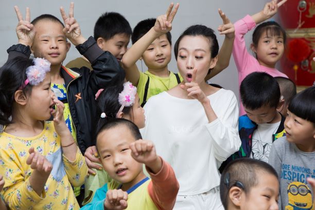 2008年在鸟巢排练奥运开幕的刘岩，从高台跌落致残后这些年怎样了