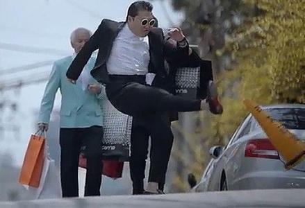 还记得跳“骑马舞”的鸟叔吗？从火遍全球到销