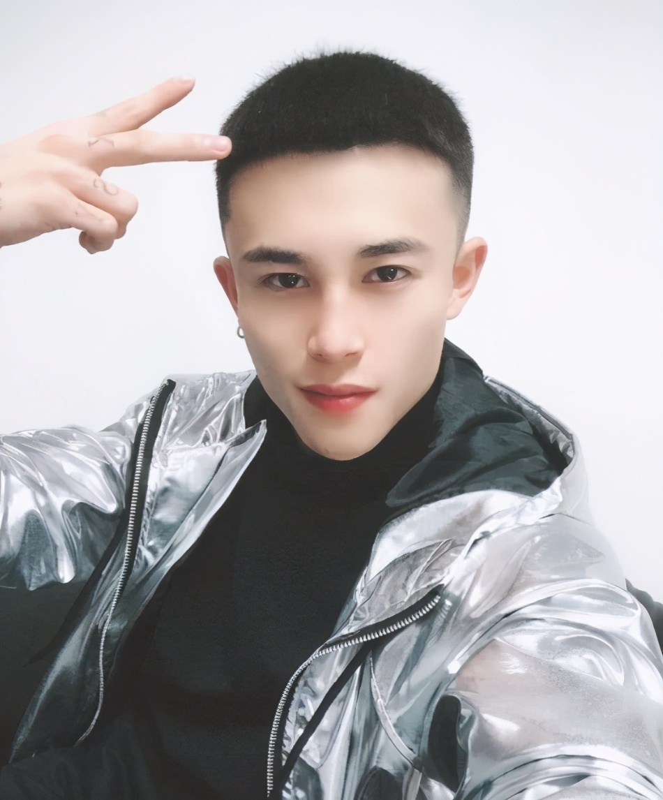 半阳《我的将军啊》《一曲相思》登台央视献唱成名曲