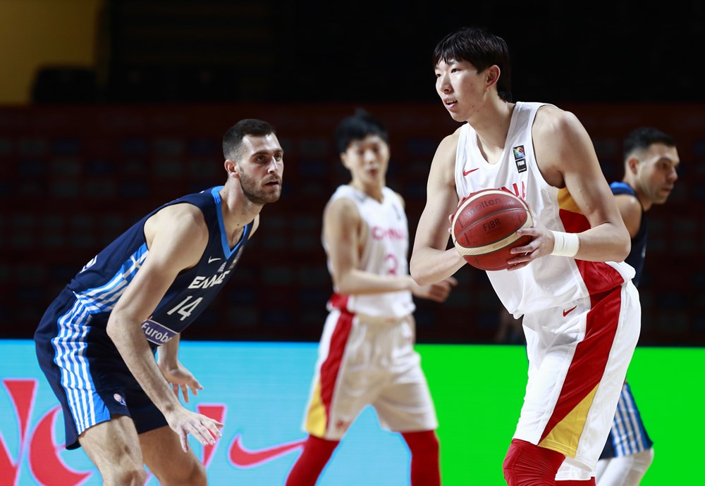 中国男篮现役12名国手中，仅周琦有过效力多支球队的经历