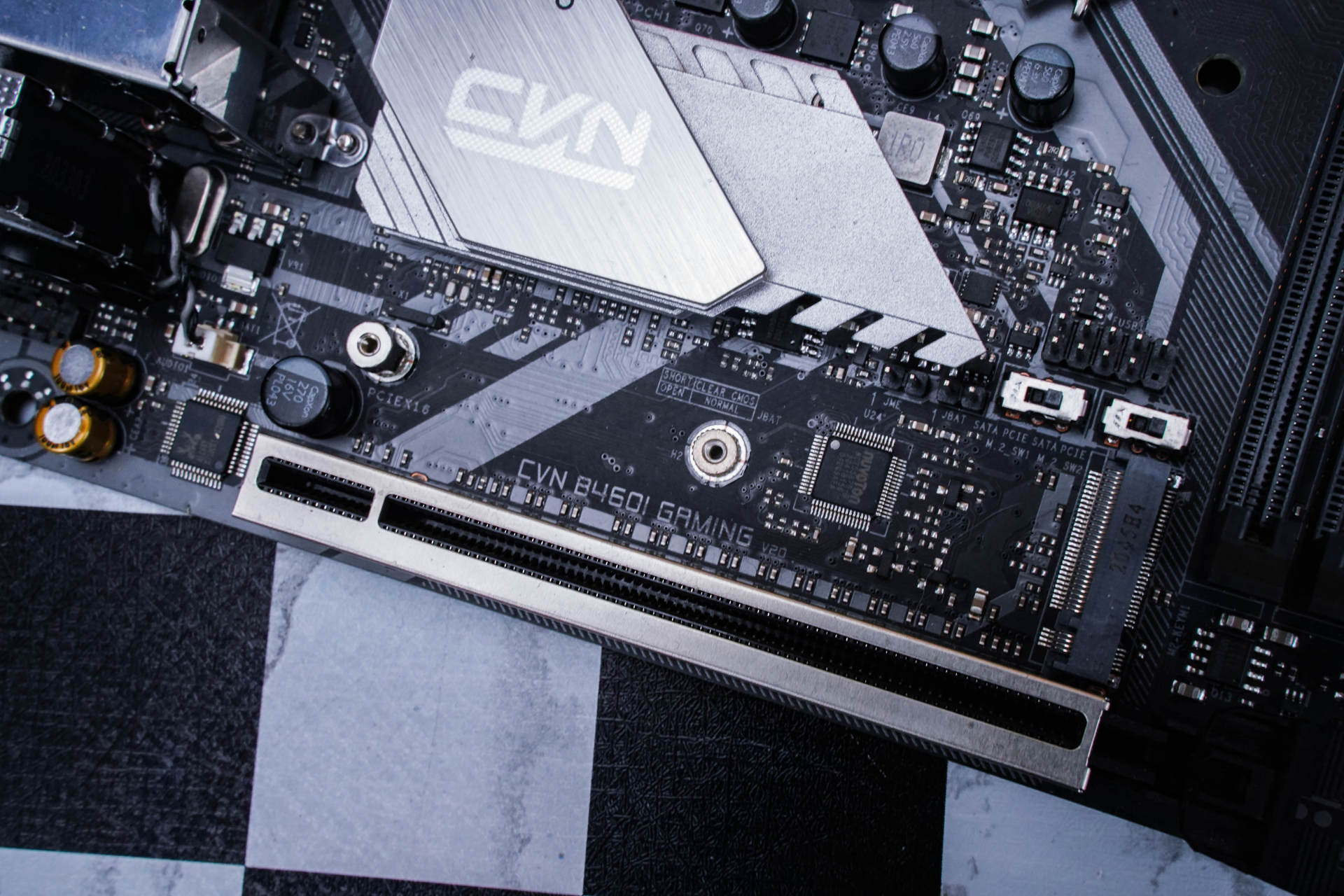 办公电脑也要高颜值，帮闺蜜组装电脑，我自己却爱了