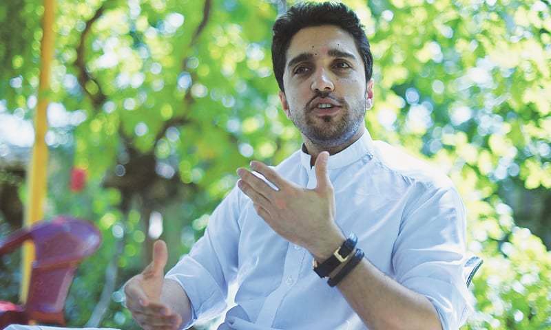 �����๥���˽�ϣ�����������˸߲���˱�����С���յ���û��ǰ;