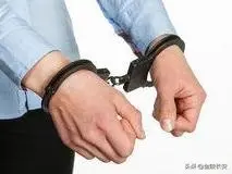 迷上“借钱”的财政局局长：没了要、要了花、