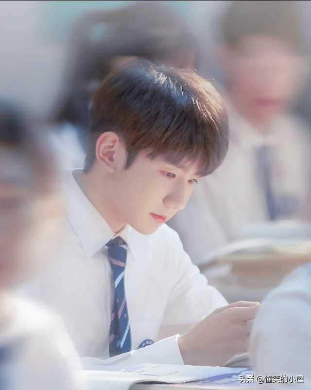 央视为王源立tag，盲目自信给王源增隐形负担，吓得粉丝瑟瑟发抖