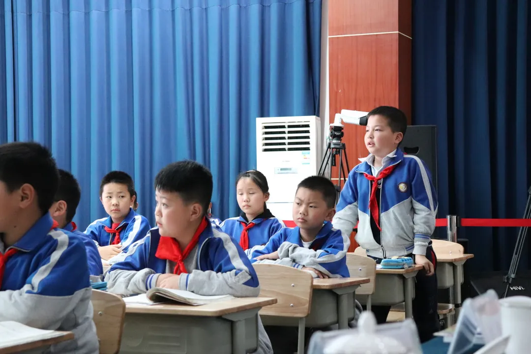 成都高新区小学语文习作赛课在高新区中和小学举行