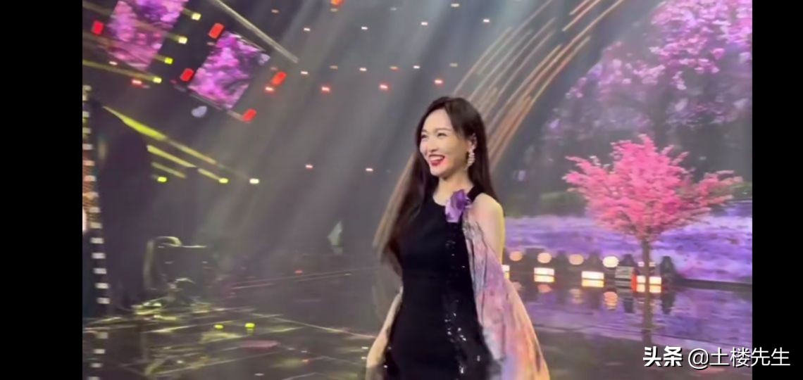 邓超化身摄影师直拍，距离文字暴露关系，最惊