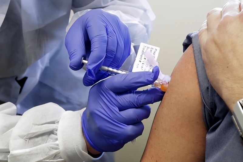 白宫不会为疫情问题买单，辉瑞疫苗再现不良反应