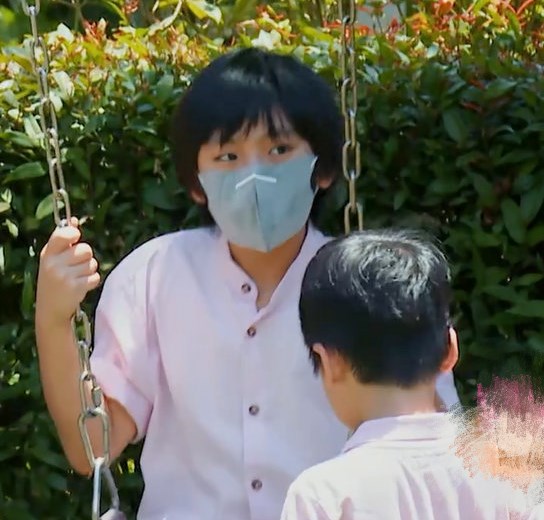 林志颖儿子Kimi罕露面！11岁身高接近爸爸，发型仍未变大小眼抢镜