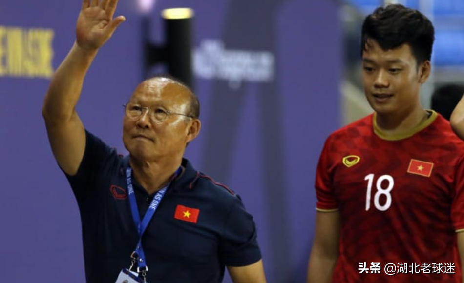6分稳了？国足迎来好消息，对手主帅合同快到期，或转投其他球队