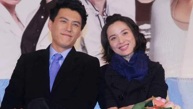 靳东：两次爱上离婚妇女，不顾家人反对娶了二