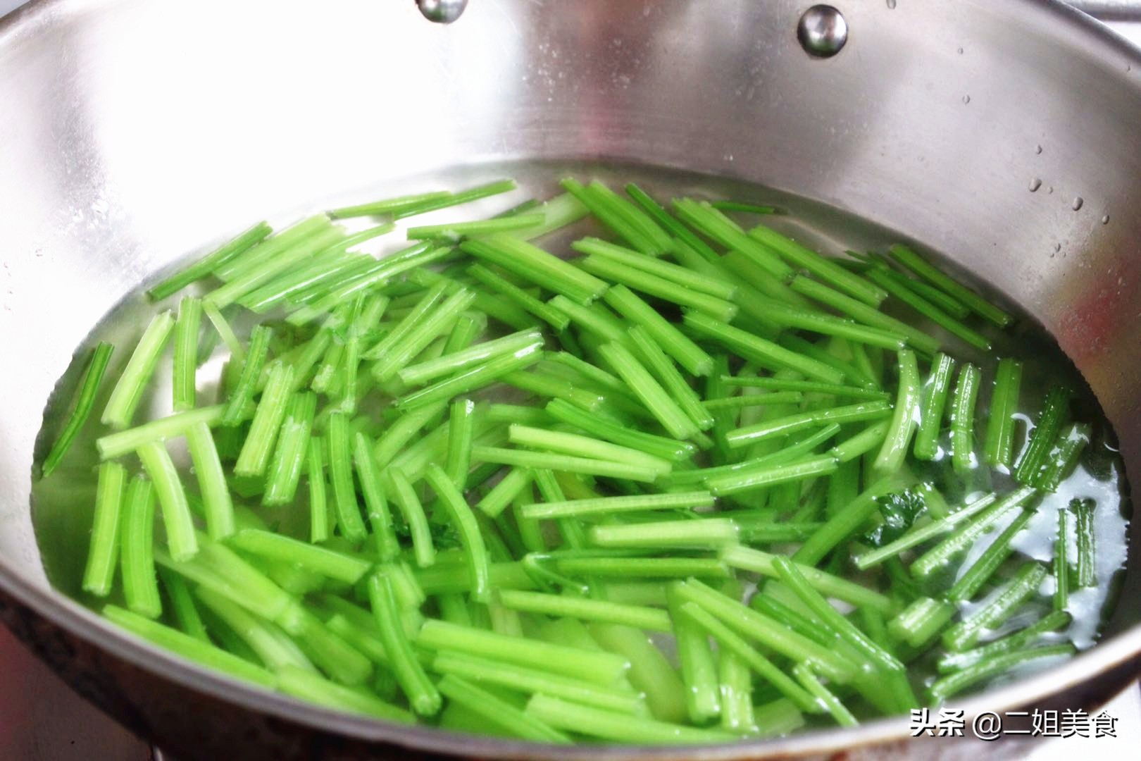 蔬菜是先洗再切，还是先切后洗？很多人没弄清，早知道早受益