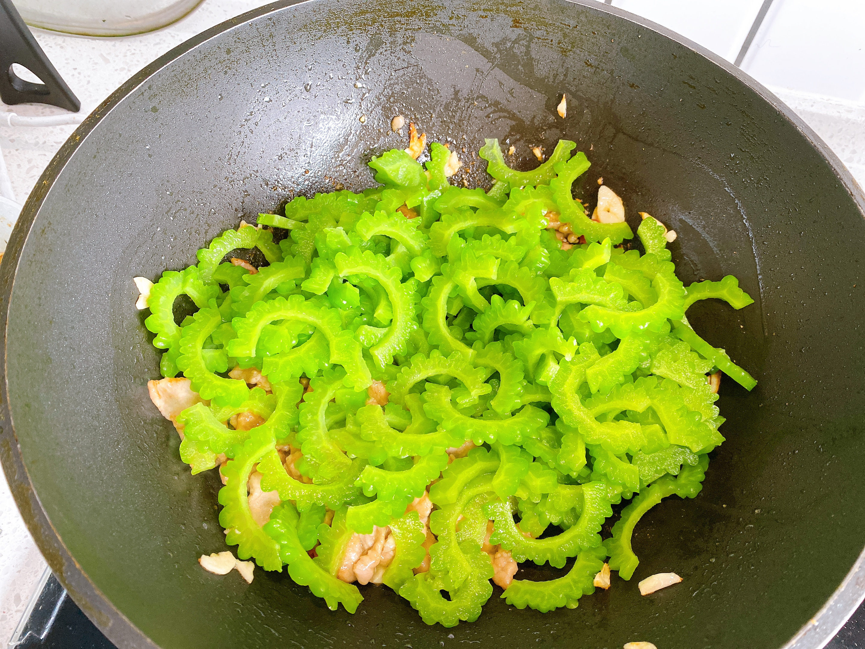 苦瓜好吃有訣竅，多做2步，爽口不苦，清熱降火，適合炎熱的夏天