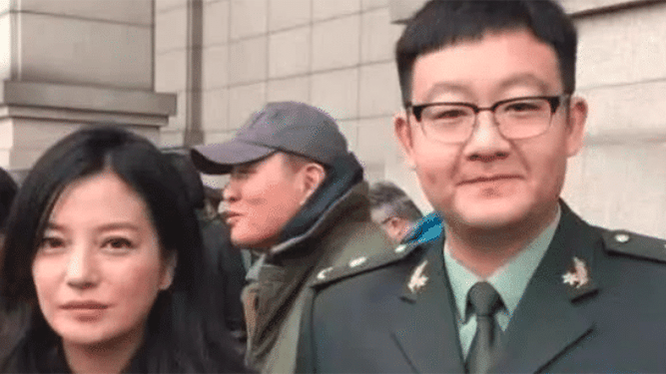 人民大会堂不准化妆，众明星清一色素颜，看到范冰冰我醉了