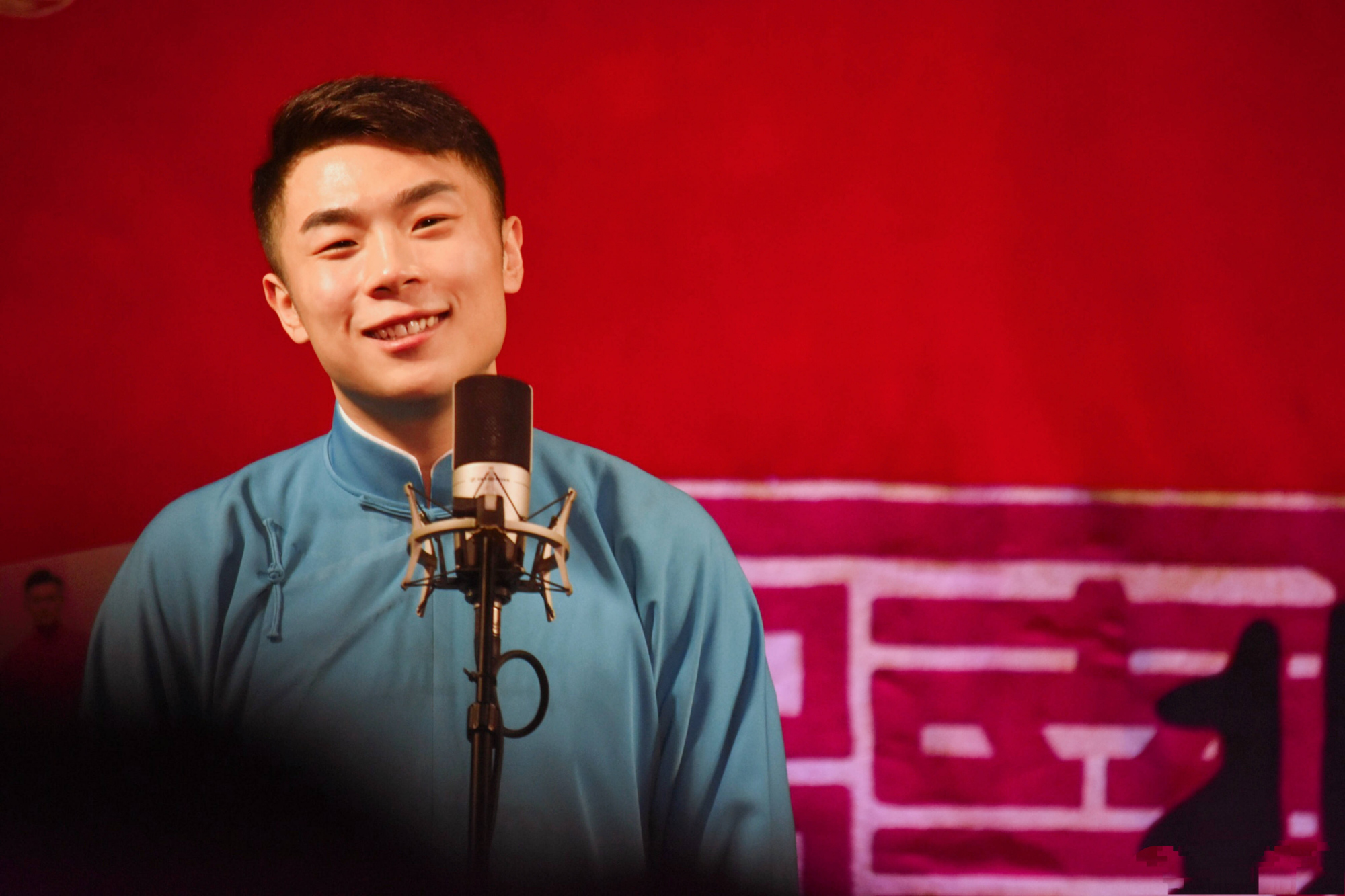 德云六队厨房传递接近尾声，张九南压轴出场，爷们粉丝翘首期盼