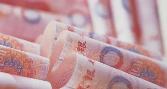 央行公布最新数据，4月份住户存款减少7996亿元，
