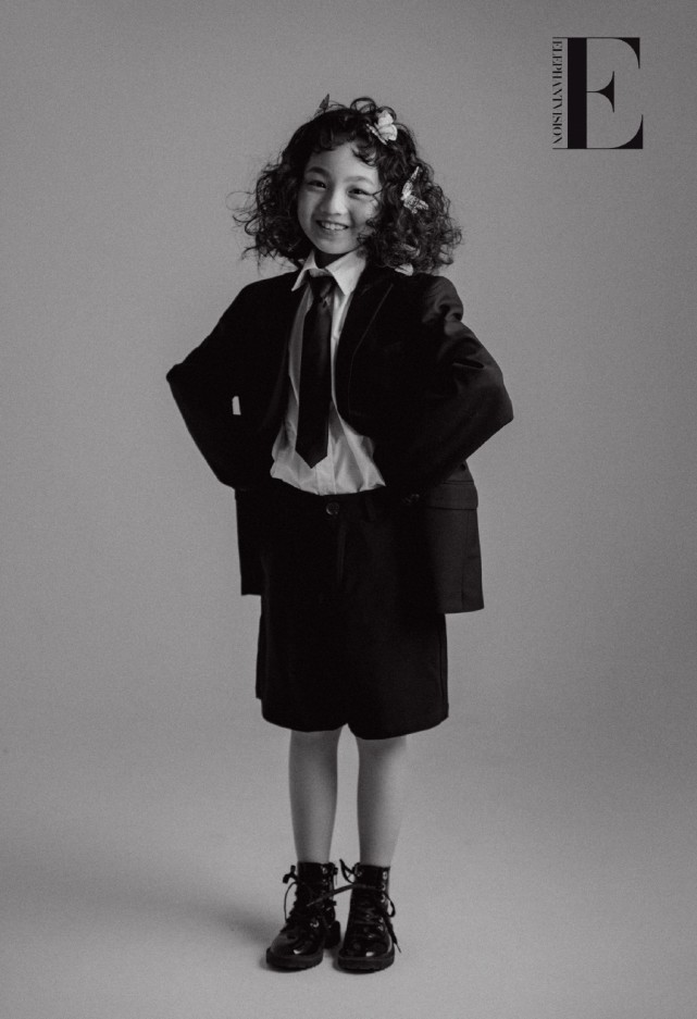 小山竹最新寫真，一改俏皮可愛模樣，燙了頭髮換了新妝容太驚艷