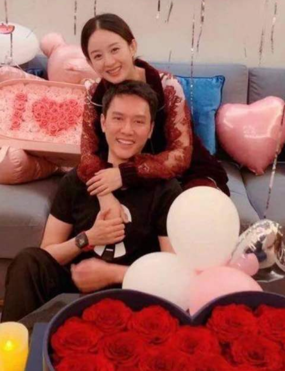 赵丽颖回家为冯绍峰庆生画面：两人腻歪一整天，一家三口好幸福