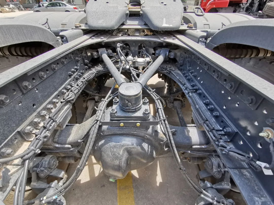 自重8.8吨的上汽红岩杰狮C6天然气牵引车 搞煤矿运输有优势吗？
